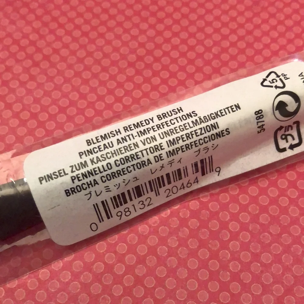 bareMinerals Blemish Remedy Travel Size Makeup Brush White Soft